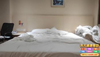 年轻漂亮兼职妹，高挑大长腿逼紧有点痛