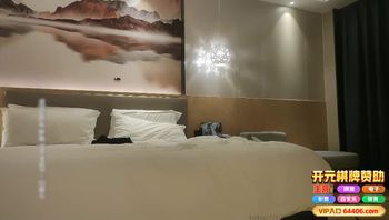 顶级外围女神，低胸小短裙风情无限