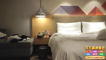 黑丝女仆少妇，从床上操到沙发浪叫不停