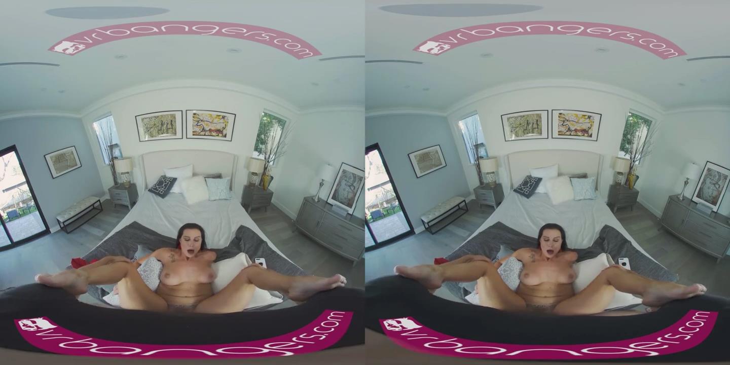 VR BANGERS热辣的德国米尔夫在打电话时做爱