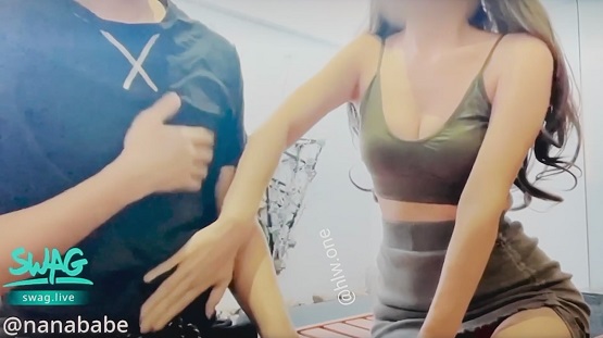 太扯了偷情闺蜜男友中,闺蜜突然来电