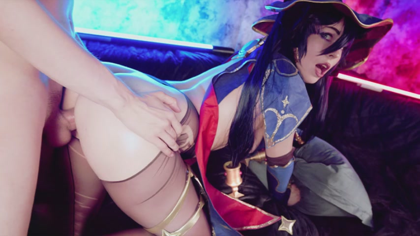 喜欢玩COSPAY了丰乳肥臀美女